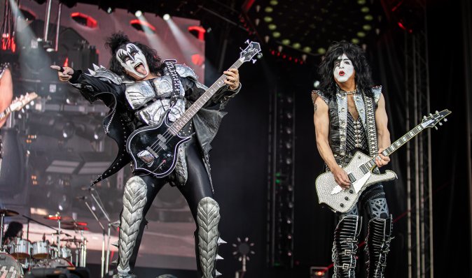 Група KISS дала останній живий концерт у Нью-Йорку: рокери перетворяться на "аватарів"