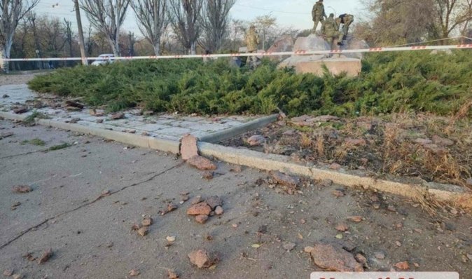 "Вопрос законности": Арахамия осудил подрыв советского памятника в Николаеве (фото)