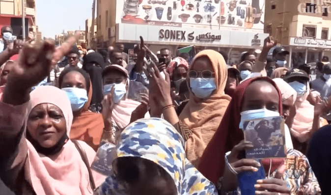7 убитих та понад 100 поранених: перші підсумки військового перевороту в Судані (відео)