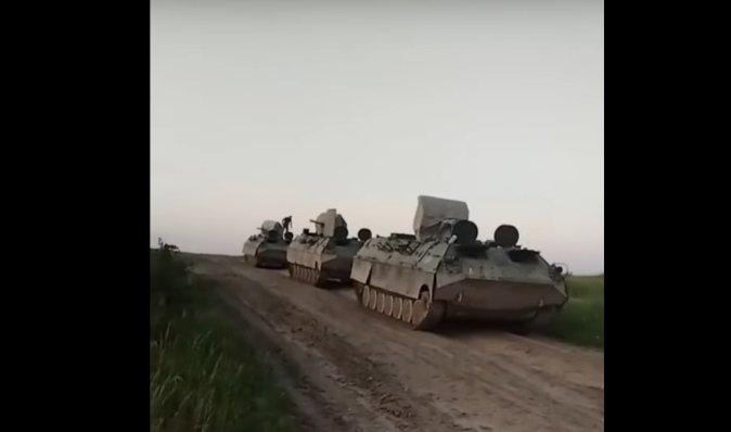 Більше броні та кулемет: в Україні модернізують бойові машини на шасі МТ-ЛБ (відео)