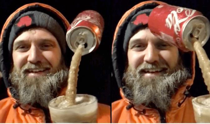 Мінус 57 градусів: чоловік, який мешкає в Антарктиді, хотів налити напій у склянку (відео)