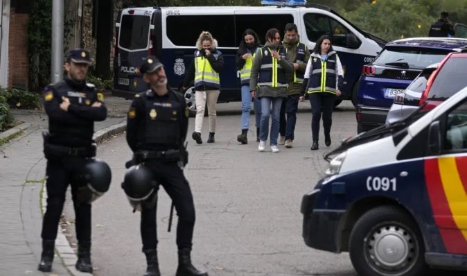 Розсилка конвертів із вибухівкою в Іспанії: у МВС розповіли, що знайшли будинки у підозрюваного