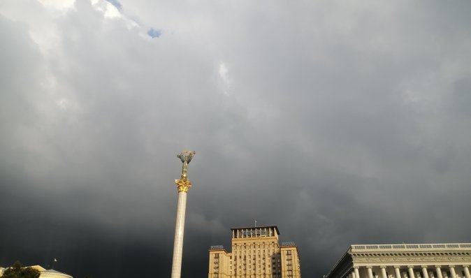 Погіршення погоди в Україні: синоптики попереджають про грозу та потужний циклон (карти)
