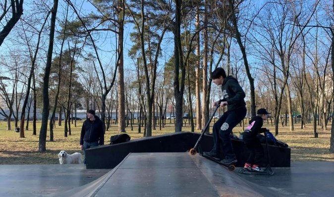 Драка на скейтпарке в Киеве: мужчина избил двух подростков (фото)