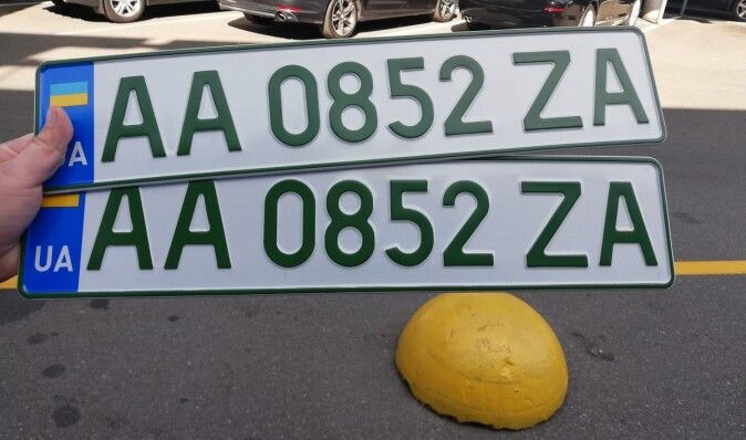 В Украине начали выдавать "особенные" номера для электромобилей