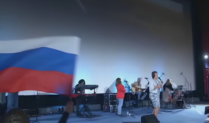 "Щоб нести благу звістку": у РФ парафіяни церкви п'ятидесятників заспівали про ракети (відео)