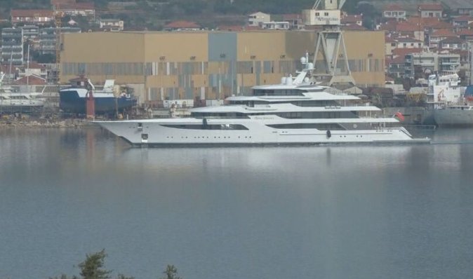 Временно отплывала: в АРМА объяснили движение яхты Медведчука в Хорватии (фото)