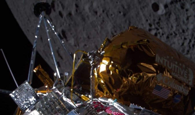 США вперше за 50 років приземлили модуль на Місяці: не обійшлося без проблем (відео)