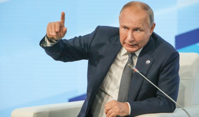 Удари по НПЗ у РФ: Байден опинився на одному боці з Путіним, — Bloomberg