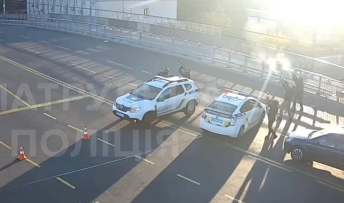 Поліцейські збили дрон над Києвом з автоматів та отримали нагороди: що відомо (відео)