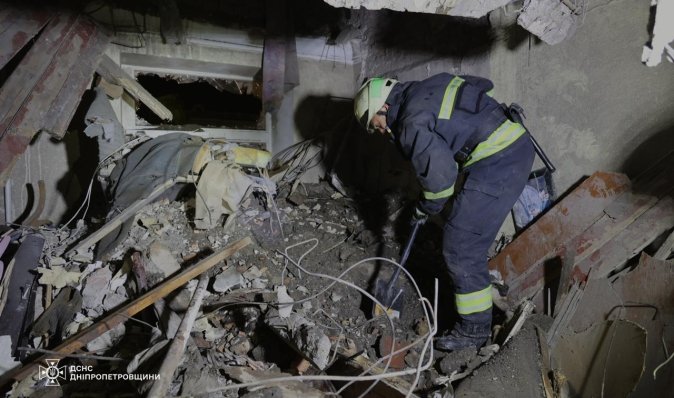 У Дніпрі завершили рятувальну операцію: з-під завалів дістали тіло чоловіка (фото)