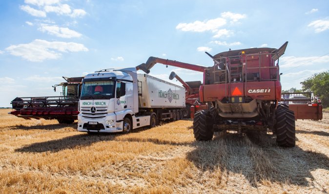 У Польщі передумали забороняти транзит українського зерна: названа причина