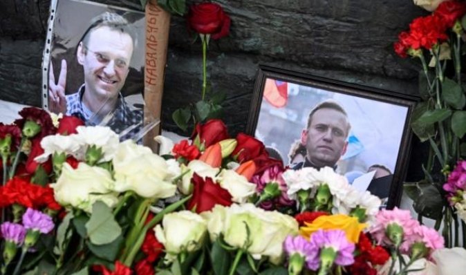 У Росії чоловікам, які вшанували пам'ять Навального, вручили повістки до військкомату, — ЗМІ