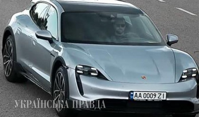 Заместителя главы ОП заметили за рулем дорогого Porsche Taycan, —  СМИ (фото)