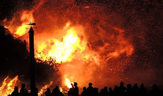 У Греції на місці лісових пожеж знайшли 18 обгорілих тіл (фото, відео)