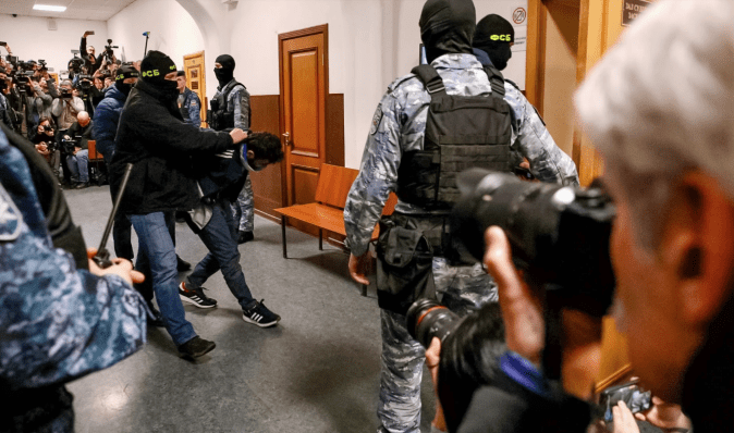 Теракт у "Крокус Сіті": підозрюваних відправили до СІЗО, як проходив суд (фото, відео)