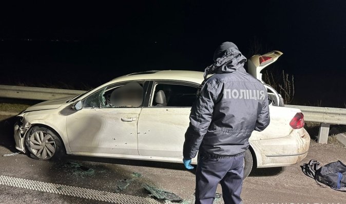 На Дніпропетровщині невідомий у балаклаві розстріляв автомобіль: загинув водій
