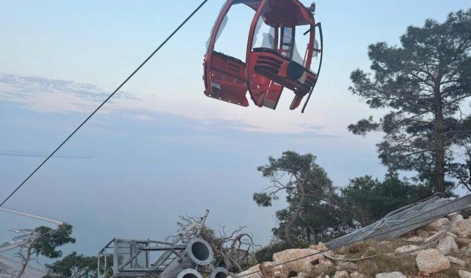 Люди добу провисіли над прірвою: в Туреччині впала кабінка фунікулера з туристами (відео)