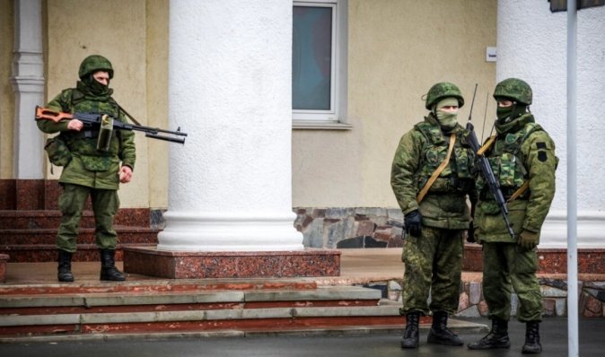 Не контролируют ситуацию в городе: оккупанты закрывают выезд из захваченного Бердянска