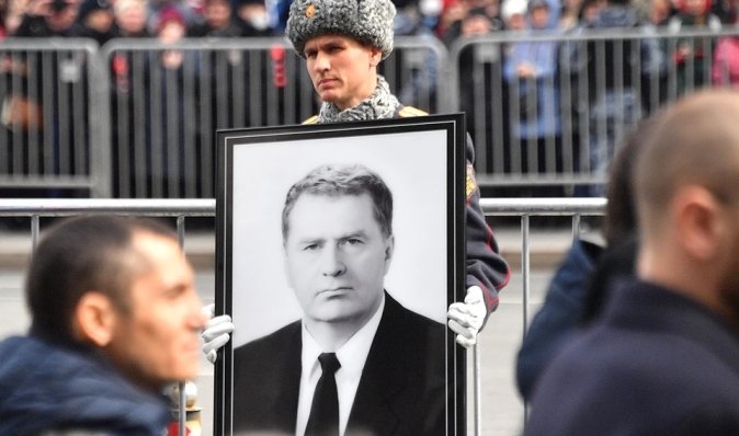 У Росії продають візитівку Жириновського з автографом за мільйон рублів