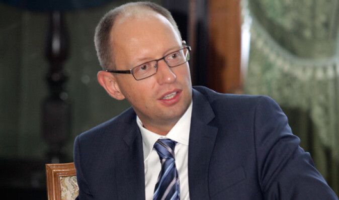 Яценюк уверяет, что не пользуется услугами политтехнологов