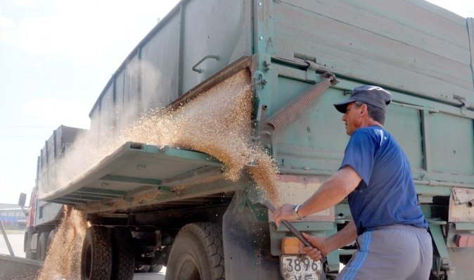Китай готовий купувати крадене українське зерно за безцінь у Росії, — ЗМІ