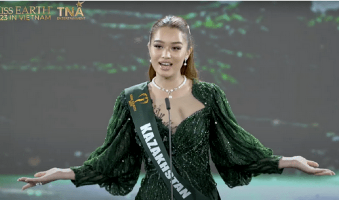 Через російську мову: учасниця з Казахстану потрапила в конфуз на "Міс Земля 2023" (відео)