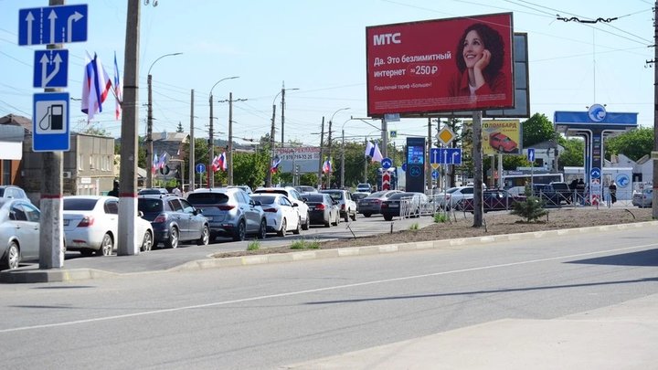 560 грн за литр: россияне в Крыму жалуются на ситуацию с топливом и светом, — соцсети (видео)