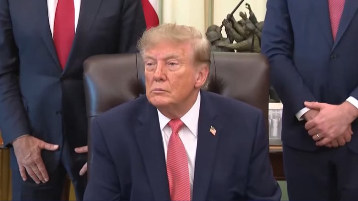 "Россия — это гигантская машина": Трамп требует, чтобы Украина завершила войну, потому что будет хуже (видео)