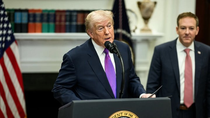 "Нужно сделать немедленно": Трамп заговорил о 200% пошлинах против Украины и РФ для урегулирования войны (видео)