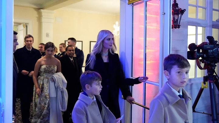 Иванка Трамп с семьей прилетела на инаугурацию отца (фото)