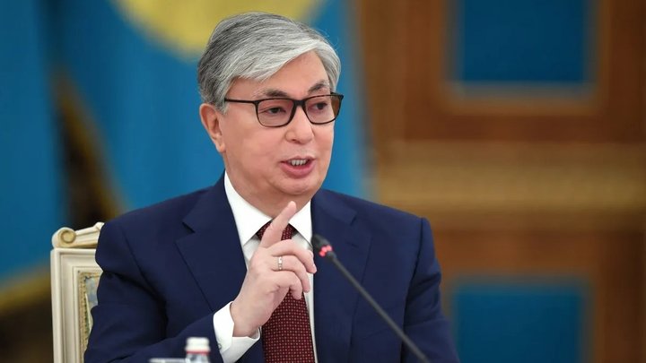 Во время встречи с Путиным президент Казахстана предложил "заморозить" войну в Украине (видео)
