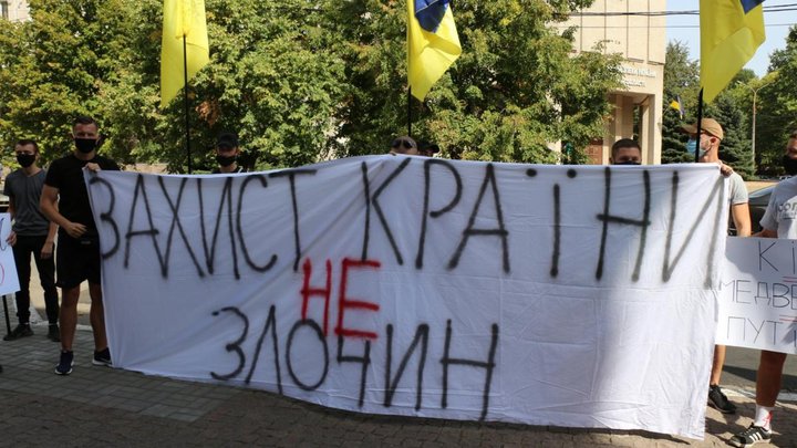 "Харьковские робингуды". В Украине проходят акции в поддержку напавших на автобус "Патриотов – За жизнь"
