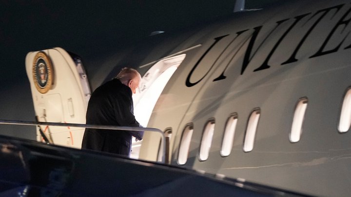 Самолет, на котором Трамп вылетел в Давос, экстренно вернули в США: что произошло