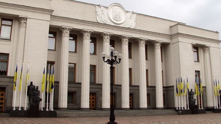 Депутаты отказались повышать зарплату и прожиточный минимум