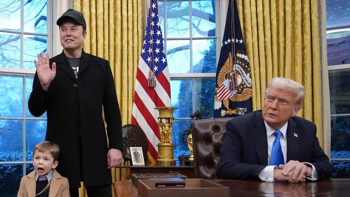"Он может потерять больше": Трамп рассмотрит депортацию Маска из США (видео)