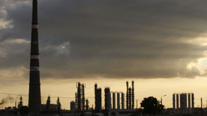 Нефтяные бароны вынесли спор о бензине на суд Путина - Reuters