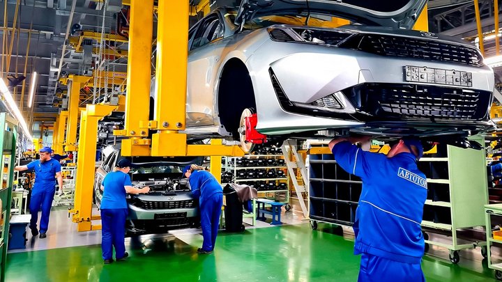 Продают дороже, чем оригинал: в РФ производят "фальшивые" BMW, в компании возмущены