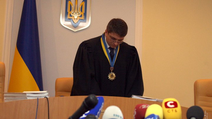 Киреев начал судить девушек, жаривших яичницу на Вечном огне