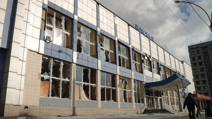 Россия усилила удары по железной дороге: УЗ приостановила движение поездов в Сумы, детали