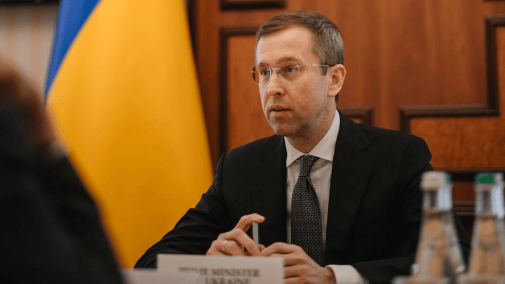 Економія заради армії: Корецький зробив заяву про пенсії та зарплати