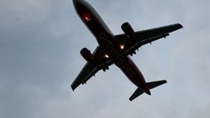 В США самолет упал на жилые дома, разрушены два здания