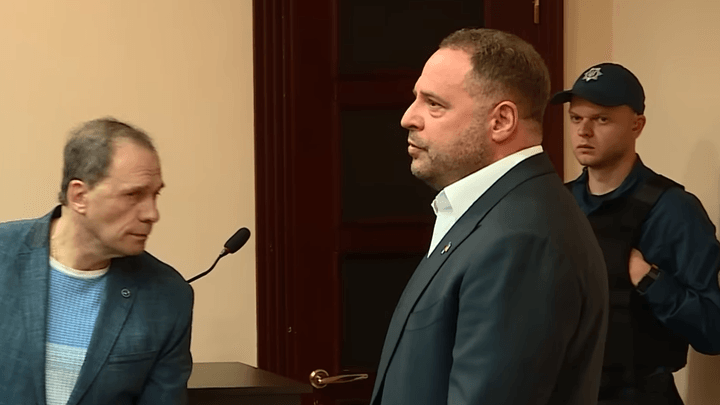 Сможет ездить по Украине: суд изменил меру пресечения Ермаку "по просьбе" командиров