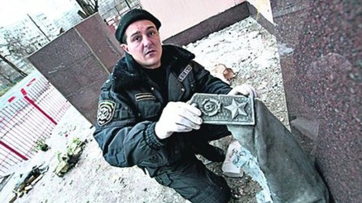 Подозреваемого в порче памятника Сталину выпустили на поруки