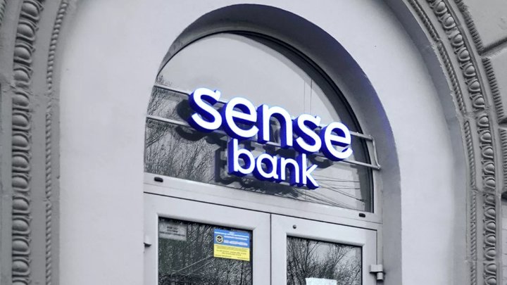 Обшуки НАБУ у нардепів та в ОП: детективи оточили Sense Bank (фото)