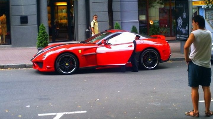 Стали известны подробности аварии в Киеве с участием эксклюзивного Ferrari