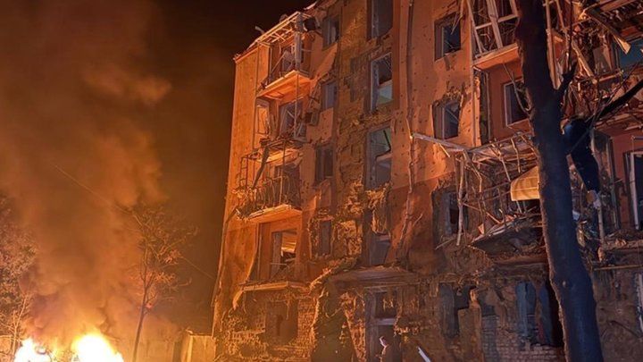 Ракета рознесла двір, поки люди спали: моторошні деталі прильоту балістики у Запоріжжі (відео)