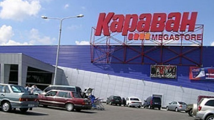 Выжившего после стрельбы в ТРЦ Караван охранника уволили