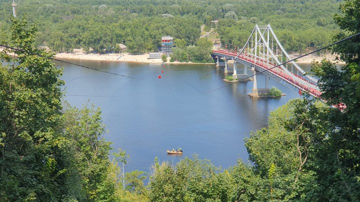 В Киеве погиб парень из-за обрыва троса над Днепром: в полиции раскрыли причину трагедии