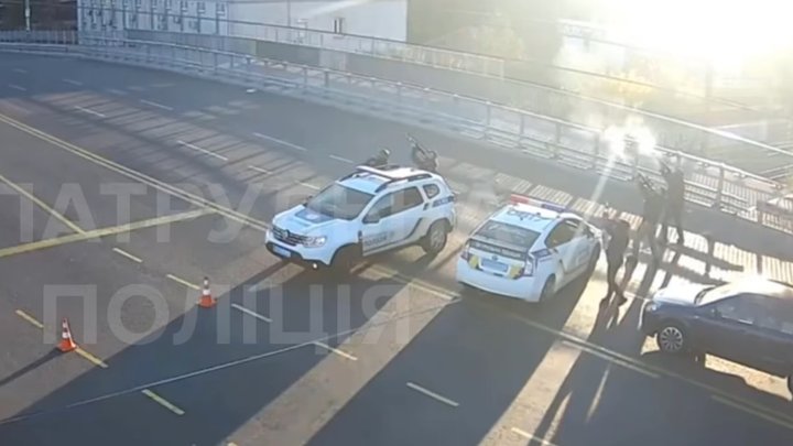 Полицейские сбили дрон над Киевом из автоматов и получили награды: что известно (видео)